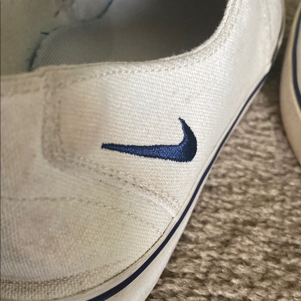 Nike White and Blue Women's Sneakers - Picture 8 of 9